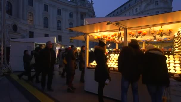 Puesto Con Candelabros Mercado Navidad — Vídeos de Stock