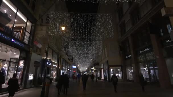 Går Julbelysning Kohlmarkt Street — Stockvideo