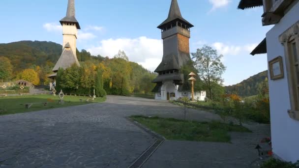 Twee Houten Kerken Het Barsana Klooster — Stockvideo