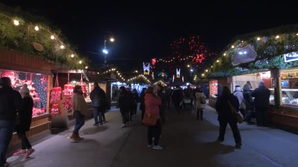 People Visiting Christmas Market — Stock Video