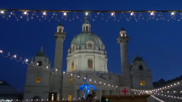 Gebouwd Van Karlskirche Kerstmarkt — Stockvideo