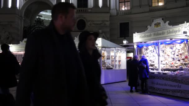 Stoiska Jarmarku Bożonarodzeniowym Michaelerplatz — Wideo stockowe