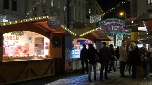 Spaziergang Den Ständen Auf Dem Weihnachtsmarkt Hof — Stockvideo