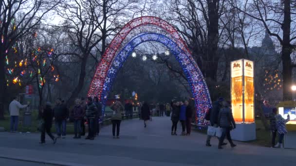 Noel Süslemeleri Olan Park — Stok video