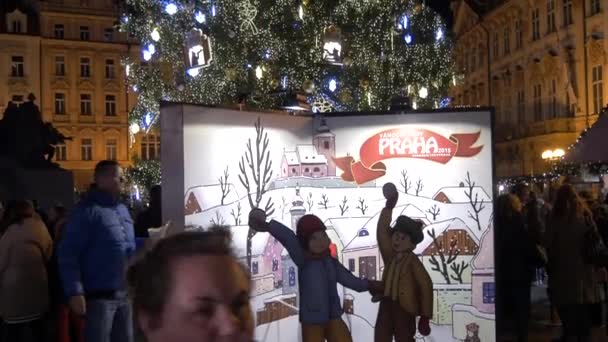 布拉格老城广场的圣诞树 — 图库视频影像
