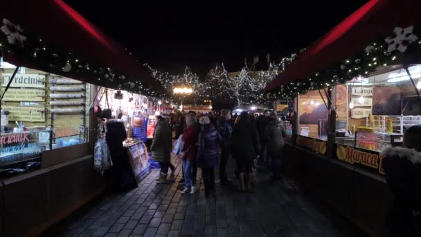 People Street Stalls Christmas Market — Stock Video