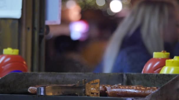 Cocinar Salchichas Parrilla — Vídeos de Stock