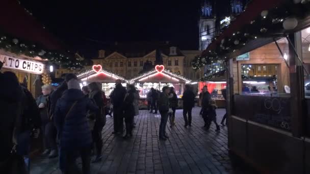 Pessoas Caminhando Noite Mercado Natal — Vídeo de Stock