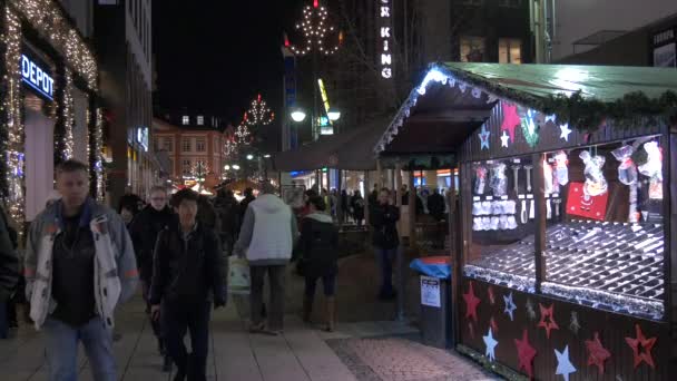 Ludzie Chodzący Ulicą Zeil — Wideo stockowe