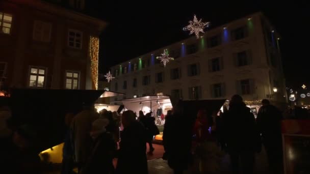 Caminando Mercado Navidad Por Noche — Vídeos de Stock