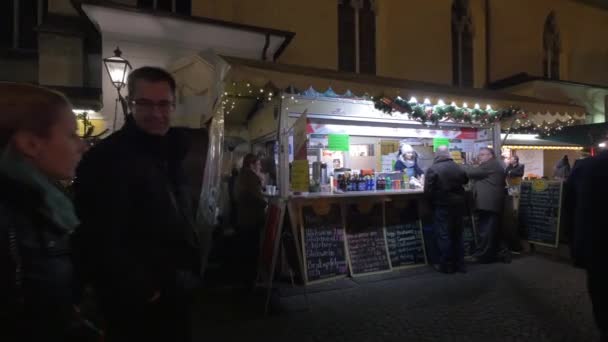 Drankjes Staan Kerstmarkt — Stockvideo