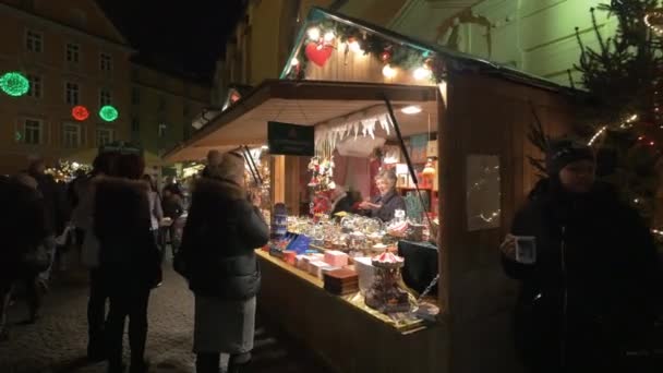 Selling Souvenirs Stall Christmas Market — Stock Video