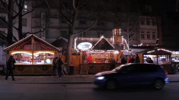 フランクフルトのクリスマスマーケットの木製ブース — ストック動画