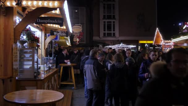 Spaziergang Den Ständen Auf Dem Frankfurter Weihnachtsmarkt — Stockvideo