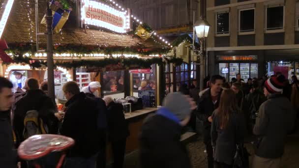 Hausmanns Spezialitten Auf Dem Frankfurter Weihnachtsmarkt — Stockvideo