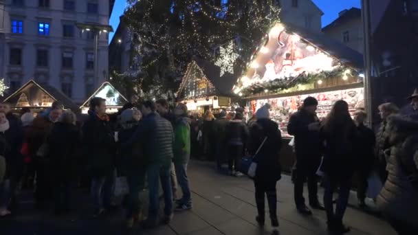 Weihnachtsmarkt Grazer Hauptplatz — Stockvideo