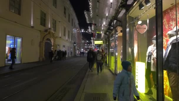 Kläder Butik Gata Med Ljus Graz — Stockvideo