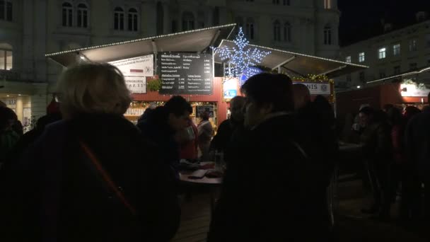 Getränkestand Grazer Christkindlmarkt — Stockvideo