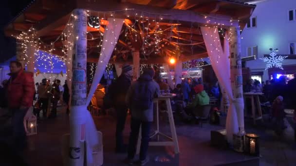 Houten Paviljoen Een Kerstmarkt — Stockvideo