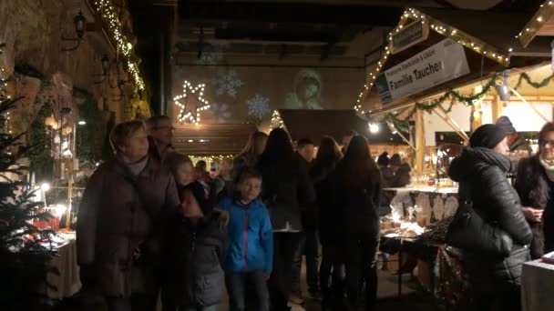 Familjen Julmarknaden — Stockvideo