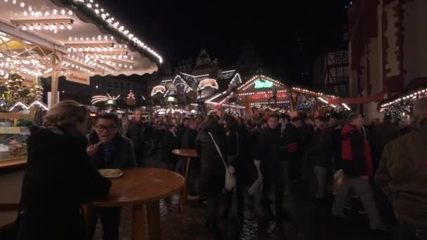 Weihnachtsmarkt Mit Menschen — Stockvideo