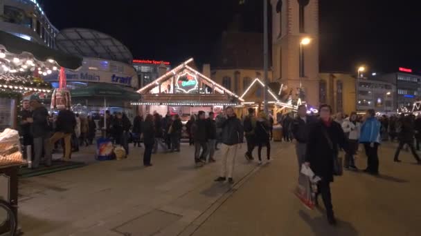 Pessoas Andando Mercado Natal — Vídeo de Stock