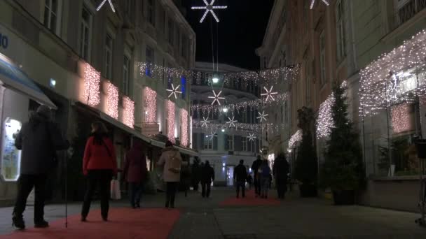 Gebouwd Uitzicht Een Straat Met Kerstverlichting — Stockvideo