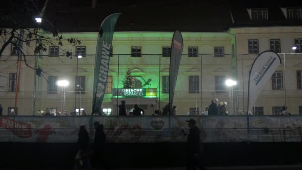 Touristes Patinage Sur Glace Nuit — Video