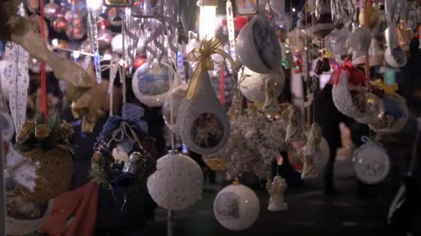 Weihnachtsdekoration Auf Dem Weihnachtsmarkt — Stockvideo