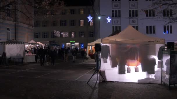 Tenda Com Roupas Mercado Natal — Vídeo de Stock