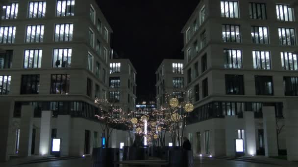 Árvores Decoradas Edifícios Modernos Frankfurt — Vídeo de Stock