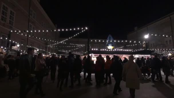 萨尔茨堡拥挤的圣诞市场 — 图库视频影像