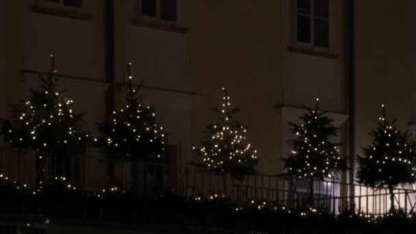 Weihnachtsbäume Auf Dem Balkon — Stockvideo