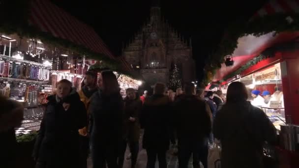 Publiek Kraampjes Van Een Kerstmarkt — Stockvideo