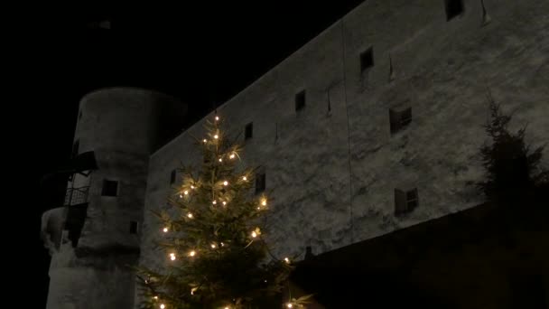 クリスマスツリーとホーエンザルツブルグ要塞 ザルツブルク — ストック動画