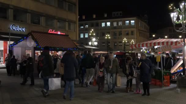 쾨니히 크리스마스 시간에 사람들로 붐비다 뉘른베르크 — 비디오