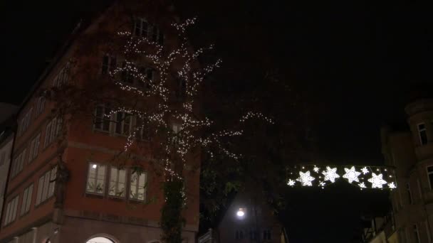 Bajo Ángulo Árbol Decorado Tiempo Navidad — Vídeos de Stock