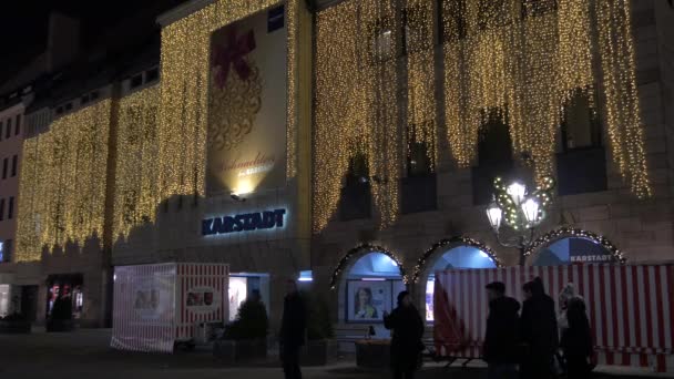 Karstadt Gebäude Mit Weihnachtsbeleuchtung Geschmückt — Stockvideo