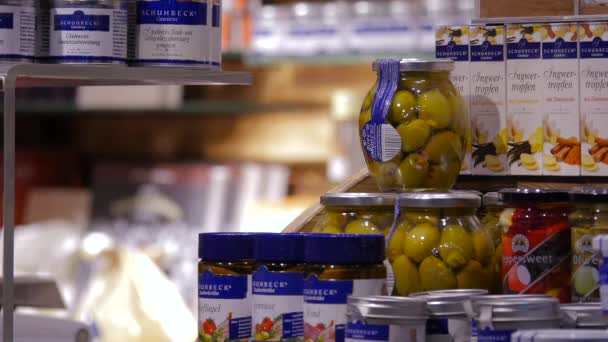 橄榄在罐子里的特写 — 图库视频影像
