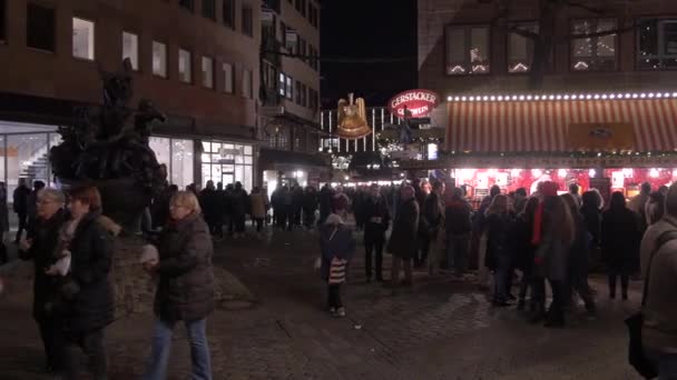 Nuremberg Deki Noel Pazarında Kalabalık — Stok video