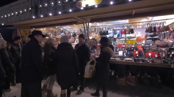 Сумки Продажи Рождественском Рынке — стоковое видео
