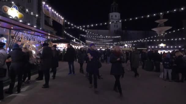 Tourists Visiting Salzburg Christmas Market — Stock Video