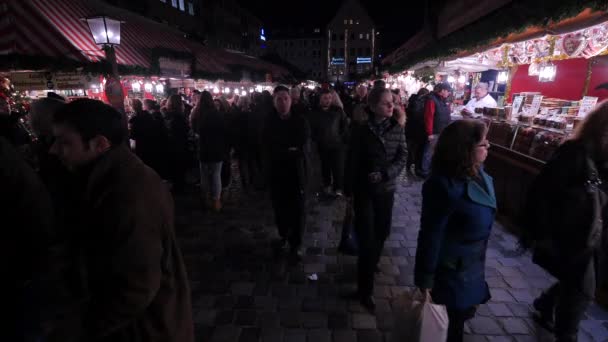 Andrang Auf Dem Weihnachtsmarkt — Stockvideo