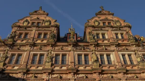 Κτίριο Γεμάτο Γλυπτά Στο Κάστρο Της Χαϊδελβέργης — Αρχείο Βίντεο