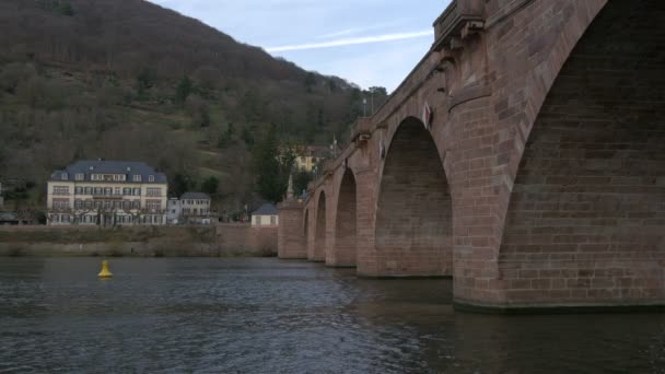 Heidelberg Deki Neckar Nehri Üzerindeki Eski Köprü — Stok video