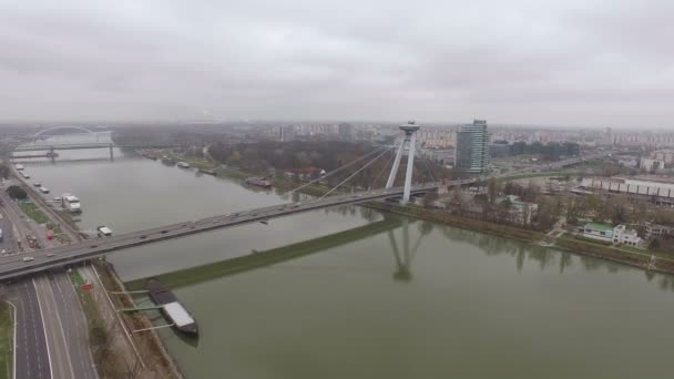 布拉迪斯拉发Ufo桥的空中景观 — 图库视频影像