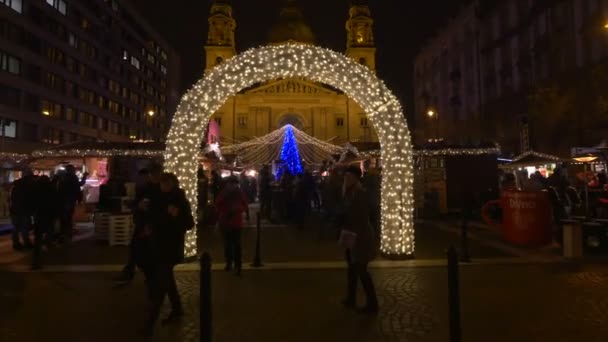 ブダペストのクリスマスのセント イストバン広場 — ストック動画