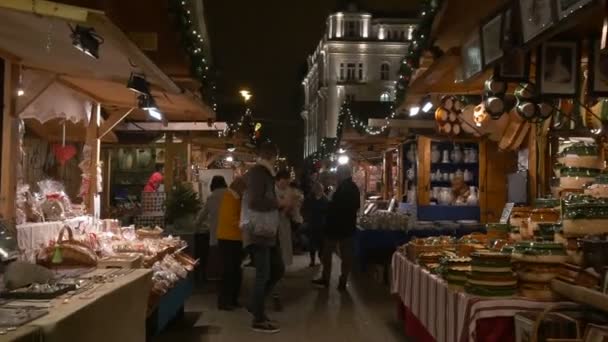 People Walking Stalls Budapest — Stock Video