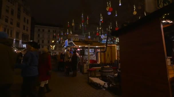 ブダペストクリスマスマーケットの屋台 — ストック動画