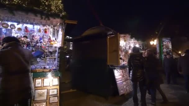 Souvenirstalletjes Met Traditionele Ornamenten Kerstmarkt — Stockvideo